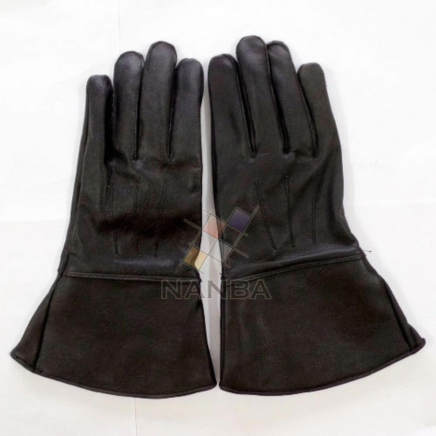 Knights black leather gauntlets Knights black leather gauntlets